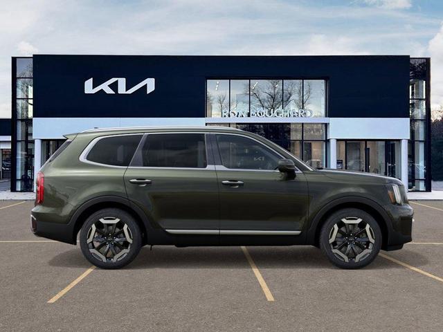 Photo of 2025 Green Kia Telluride