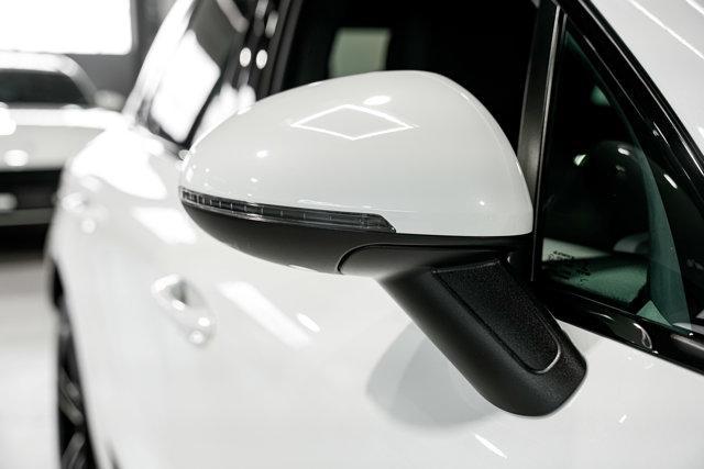 Photo of 2020 Carrara White Metallic Porsche Macan