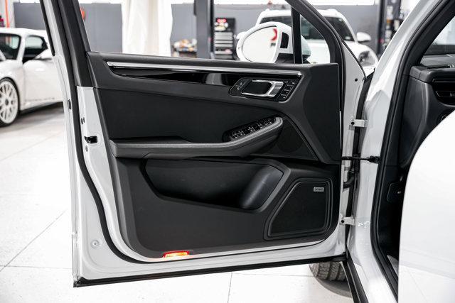 Photo of 2020 Carrara White Metallic Porsche Macan