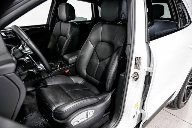 Photo of 2020 Carrara White Metallic Porsche Macan