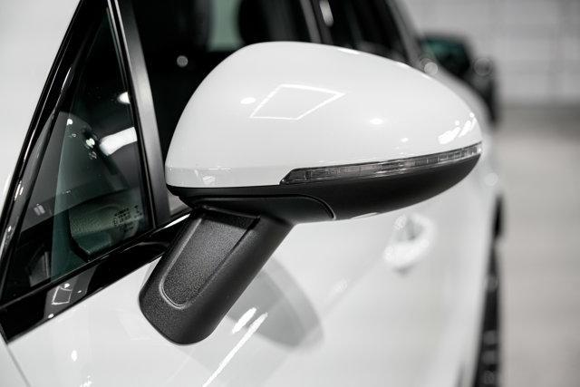 Photo of 2020 Carrara White Metallic Porsche Macan
