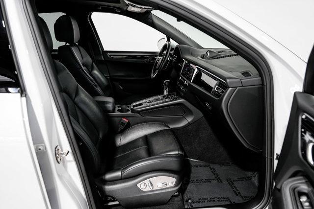 Photo of 2020 Carrara White Metallic Porsche Macan