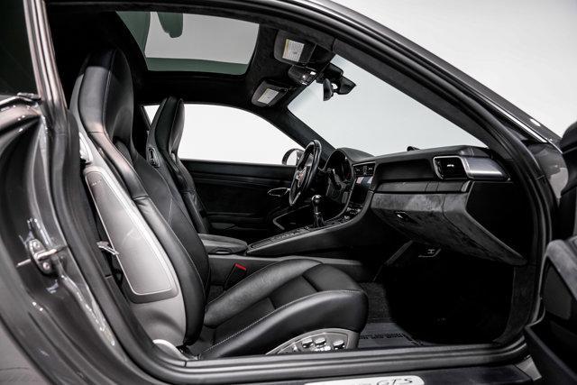 Photo of 2018 Agate Grey Metallic Porsche 911