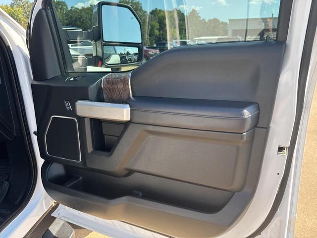 Photo of 2019 Oxford White Ford F-250