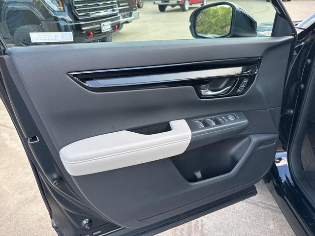 Photo of 2025 sparkle silver metallic Honda CR-V