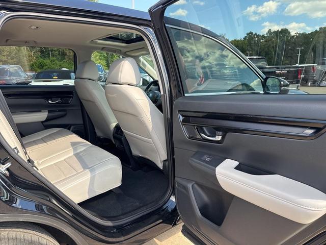 Photo of 2025 sparkle silver metallic Honda CR-V