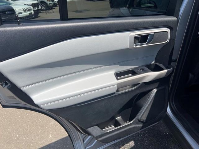 Photo of 2022 Silver Metallic Ford Explorer