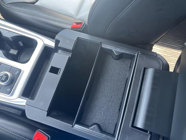 Photo of 2022 Silver Metallic Ford Explorer