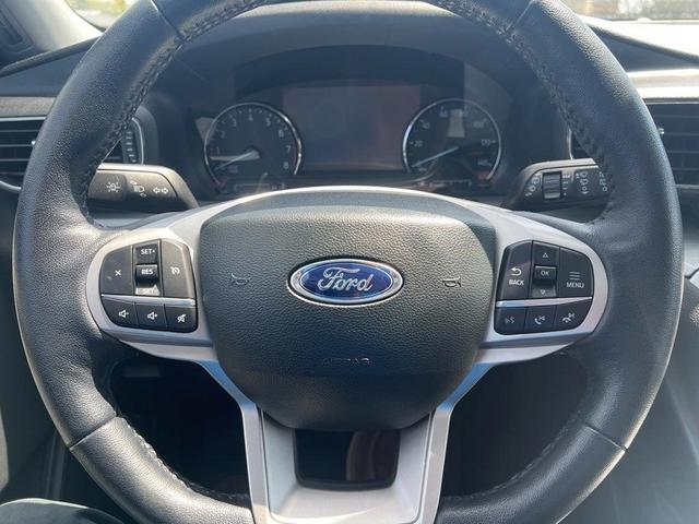 Photo of 2022 Silver Metallic Ford Explorer