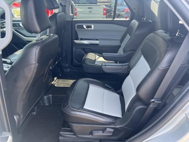 Photo of 2022 Silver Metallic Ford Explorer