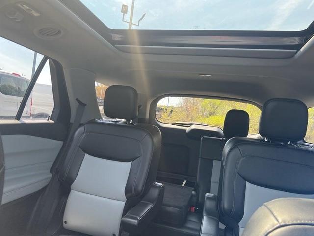 Photo of 2022 Silver Metallic Ford Explorer