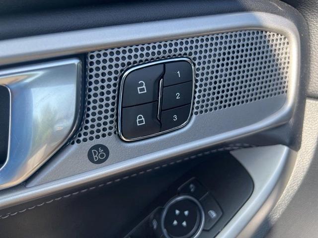 Photo of 2022 Agate Black Metallic Ford Explorer