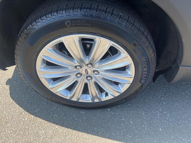 Photo of 2022 Agate Black Metallic Ford Explorer