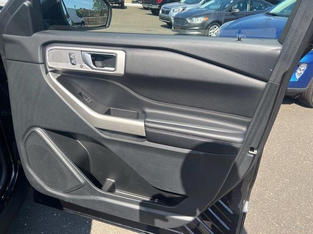 Photo of 2022 Agate Black Metallic Ford Explorer