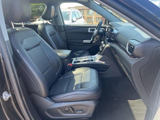 Photo of 2022 Agate Black Metallic Ford Explorer