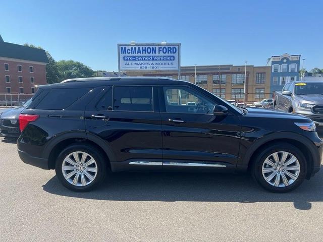 Photo of 2022 Agate Black Metallic Ford Explorer