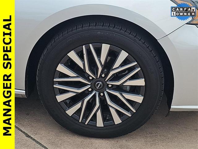 Photo of 2023 Brilliant Silver Metallic Nissan Altima