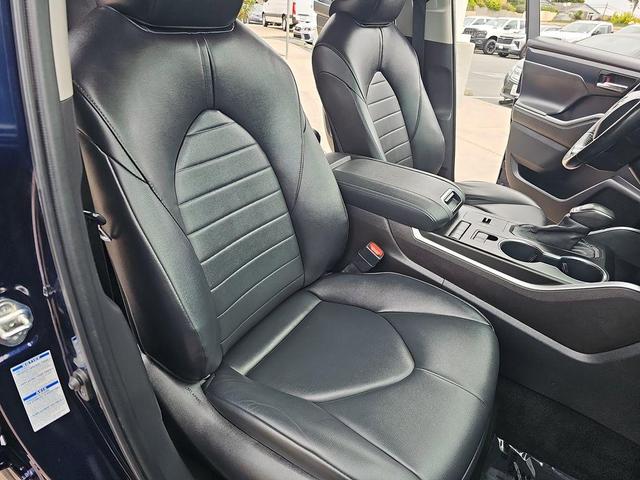 Photo of 2022 Midnight Black Metallic Toyota Highlander Hybrid