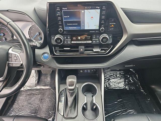 Photo of 2022 Midnight Black Metallic Toyota Highlander Hybrid