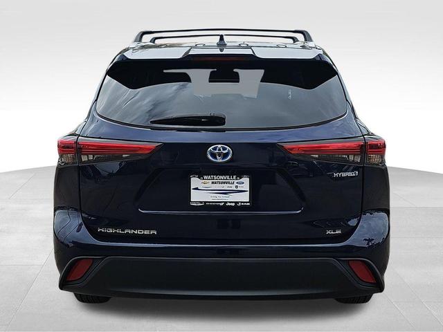 Photo of 2022 Midnight Black Metallic Toyota Highlander Hybrid