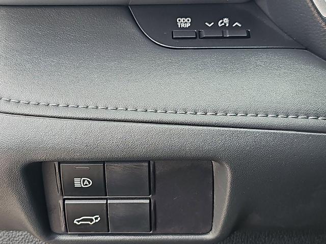 Photo of 2022 Midnight Black Metallic Toyota Highlander Hybrid