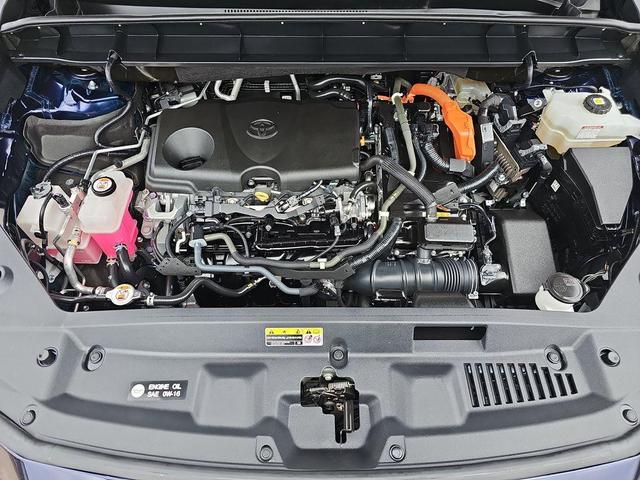 Photo of 2022 Midnight Black Metallic Toyota Highlander Hybrid