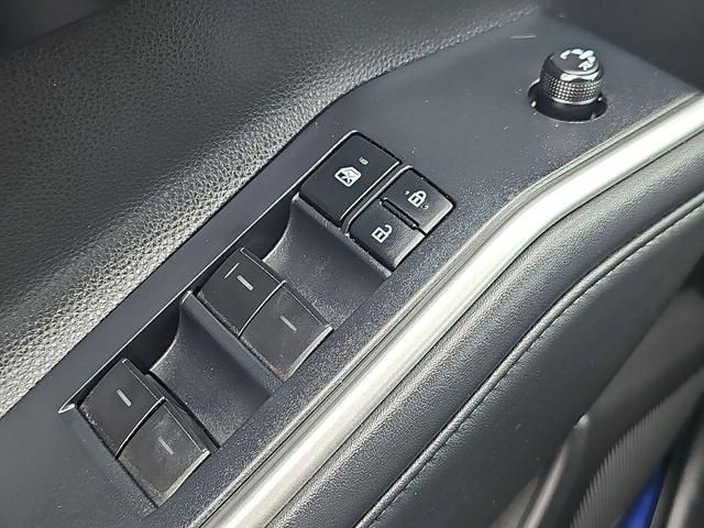 Photo of 2022 Midnight Black Metallic Toyota Highlander Hybrid