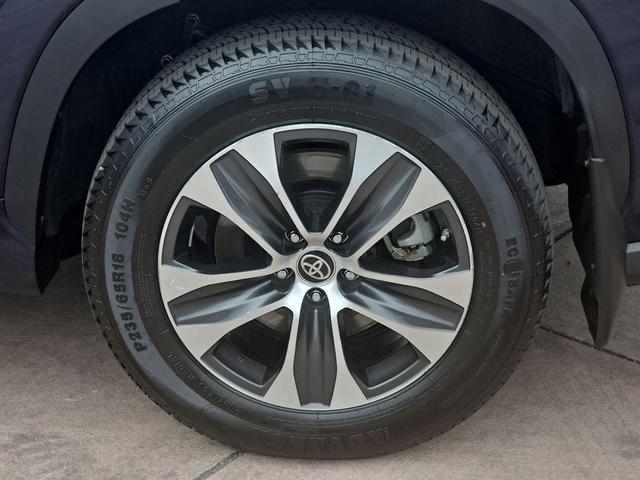Photo of 2022 Midnight Black Metallic Toyota Highlander Hybrid