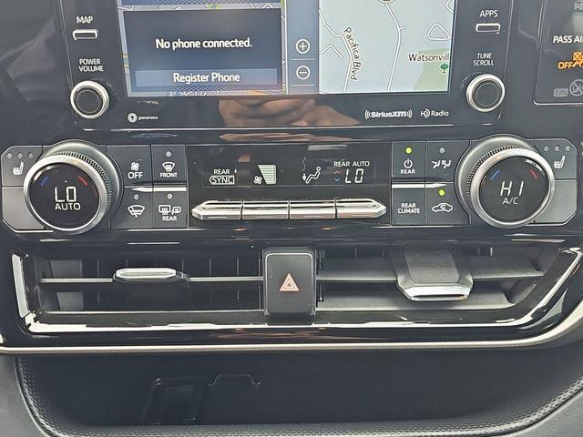 Photo of 2022 Midnight Black Metallic Toyota Highlander Hybrid