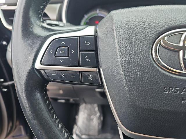 Photo of 2022 Midnight Black Metallic Toyota Highlander Hybrid