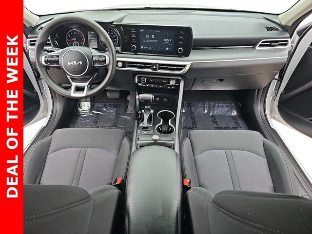 Photo of 2023 Glacial White Pearl Kia K5