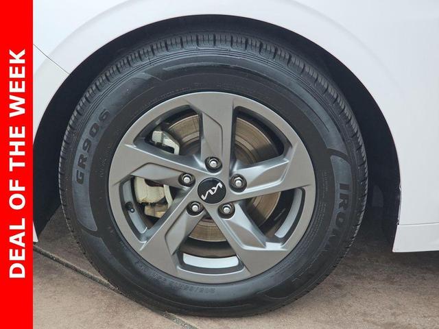 Photo of 2023 Glacial White Pearl Kia K5