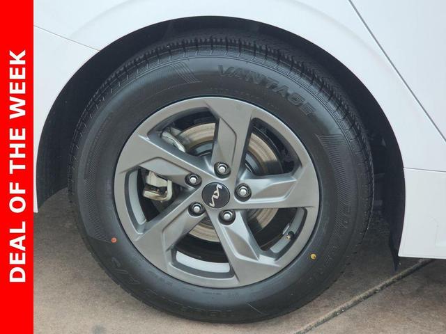 Photo of 2023 Glacial White Pearl Kia K5