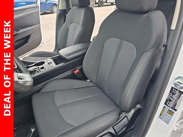 Photo of 2023 Glacial White Pearl Kia K5