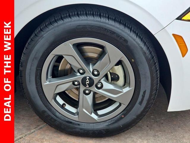 Photo of 2023 Glacial White Pearl Kia K5