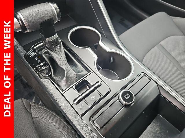Photo of 2023 Glacial White Pearl Kia K5