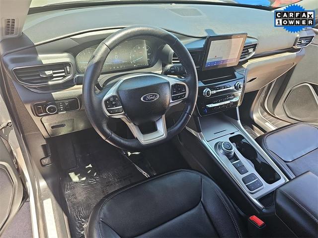 Photo of 2023 Silver Metallic Ford Explorer