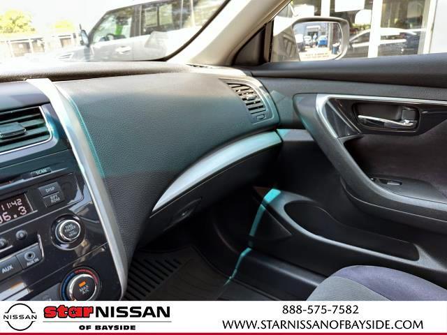 Photo of 2013 Brilliant Silver Metallic Nissan Altima