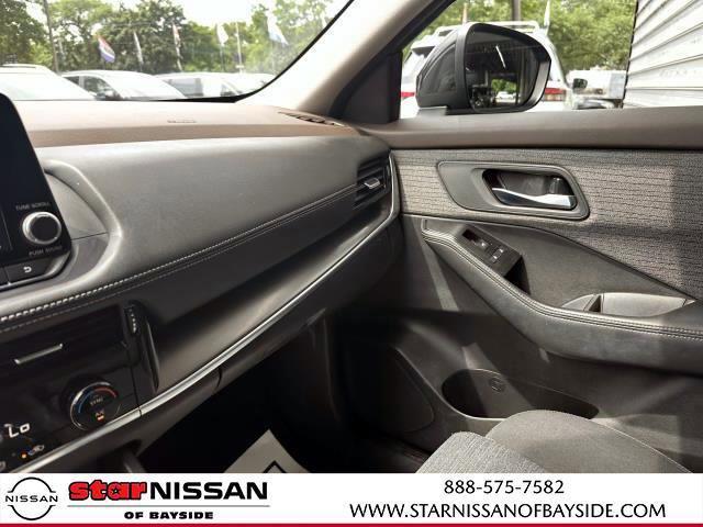 Photo of 2021 Black Nissan Rogue