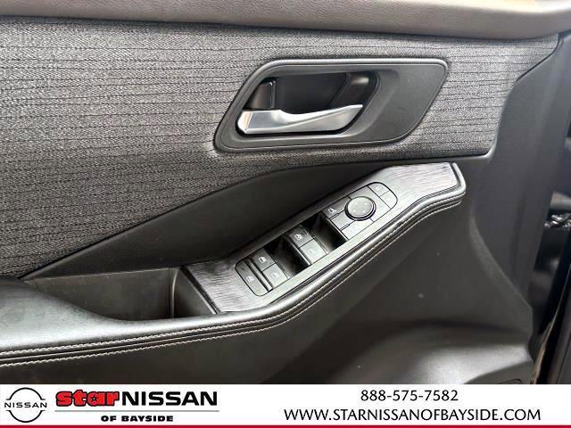 Photo of 2021 Black Nissan Rogue