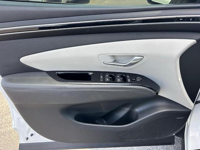 Photo of 2022 Quartz White Hyundai TUCSON
