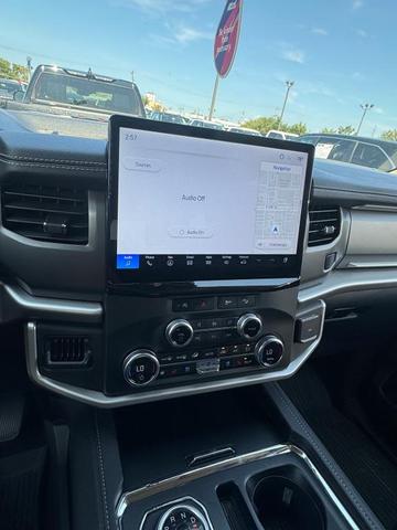 Photo of 2024 Black Metallic Ford Expedition