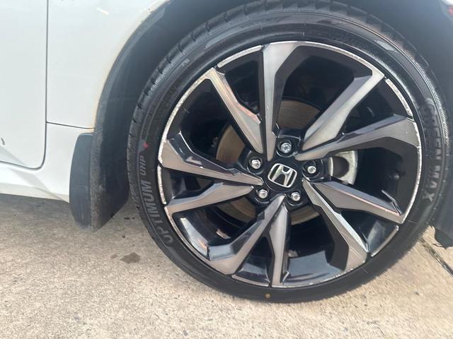 Photo of 2020 Platinum White Pearl Honda Civic