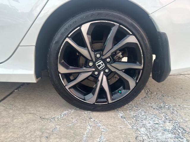 Photo of 2020 Platinum White Pearl Honda Civic