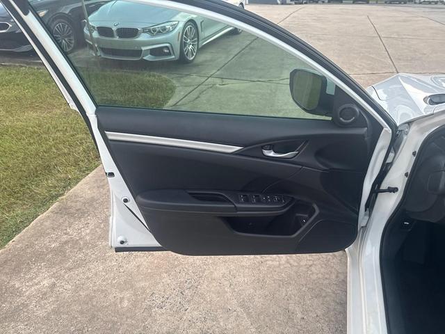 Photo of 2020 Platinum White Pearl Honda Civic