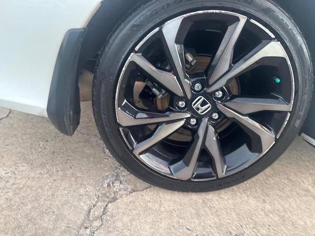 Photo of 2020 Platinum White Pearl Honda Civic