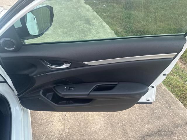 Photo of 2020 Platinum White Pearl Honda Civic