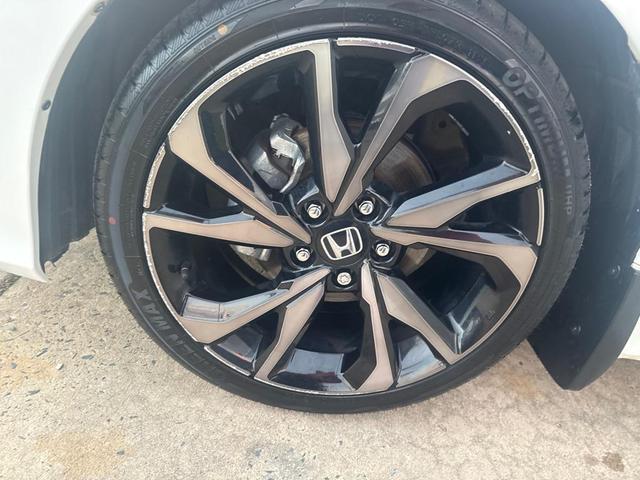 Photo of 2020 Platinum White Pearl Honda Civic