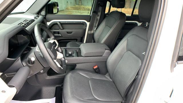Photo of 2023 White Land Rover Defender