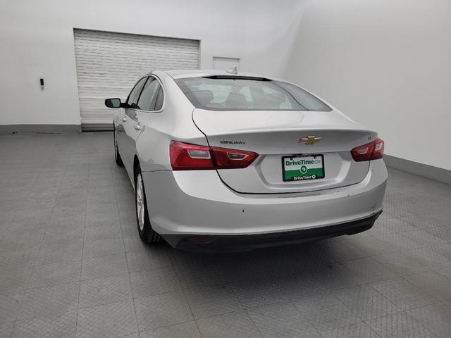 Photo of 2017 Silver Ice Metallic Chevrolet Malibu